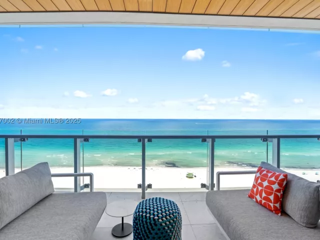 2-bedroom condo for sale in Miami Beach - 5775 Collins Ave 1602 - MondialRealty