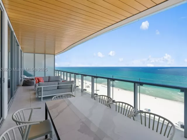 2-bedroom condo for sale in Miami Beach - 5775 Collins Ave 1602 - MondialRealty