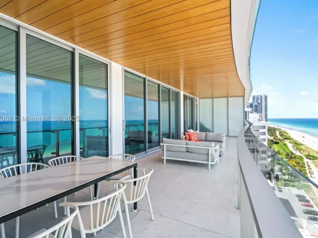 2-bedroom condo for sale in Miami Beach - 5775 Collins Ave 1602 - MondialRealty