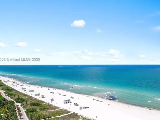 2-bedroom condo for sale in Miami Beach - 5775 Collins Ave 1602 - MondialRealty