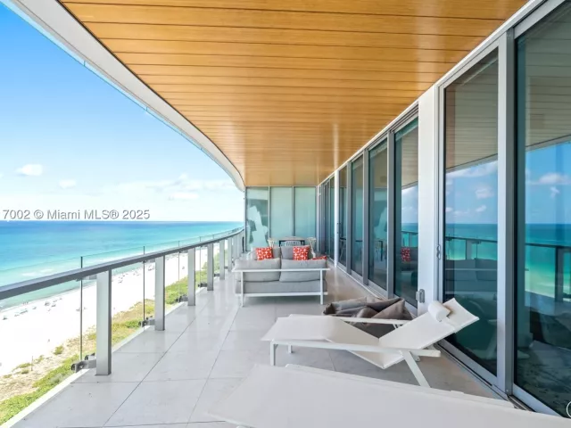 2-bedroom condo for sale in Miami Beach - 5775 Collins Ave 1602 - MondialRealty
