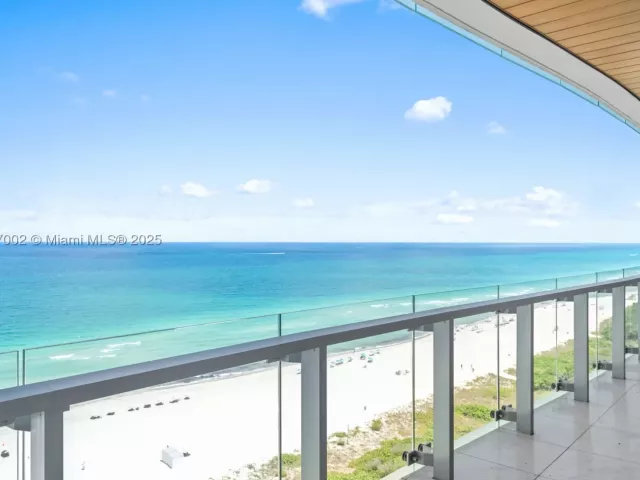 2-bedroom condo for sale in Miami Beach - 5775 Collins Ave 1602 - MondialRealty