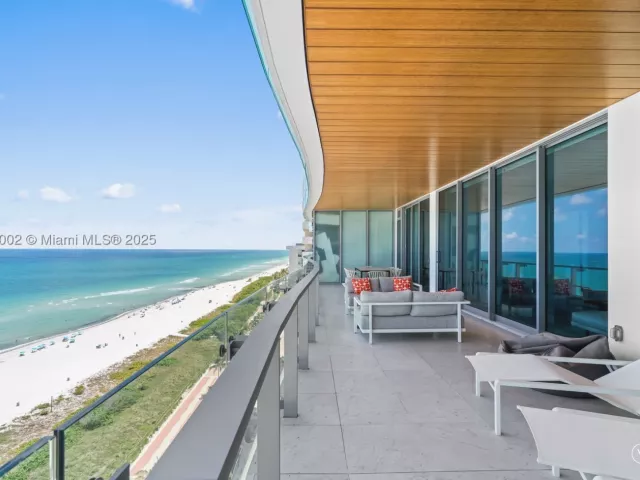 2-bedroom condo for sale in Miami Beach - 5775 Collins Ave 1602 - MondialRealty