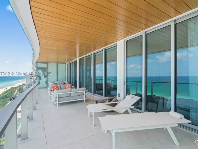 2-bedroom condo for sale in Miami Beach - 5775 Collins Ave 1602 - MondialRealty