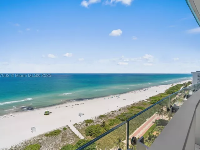 2-bedroom condo for sale in Miami Beach - 5775 Collins Ave 1602 - MondialRealty