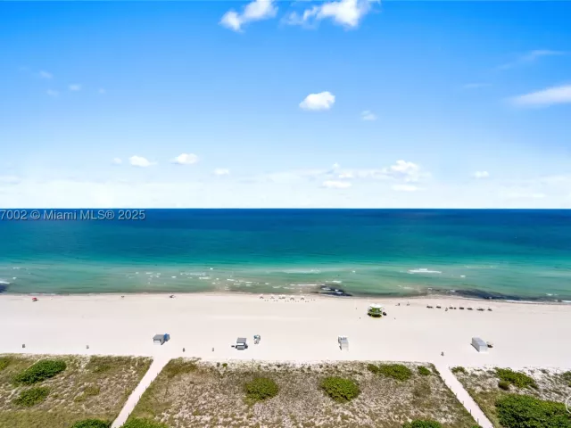 2-bedroom condo for sale in Miami Beach - 5775 Collins Ave 1602 - MondialRealty