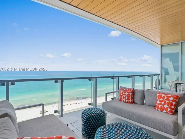 2-bedroom condo for sale in Miami Beach - 5775 Collins Ave 1602 - MondialRealty