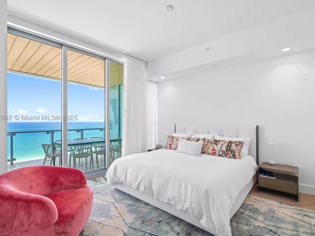 2-bedroom condo for sale in Miami Beach - 5775 Collins Ave 1602 - MondialRealty