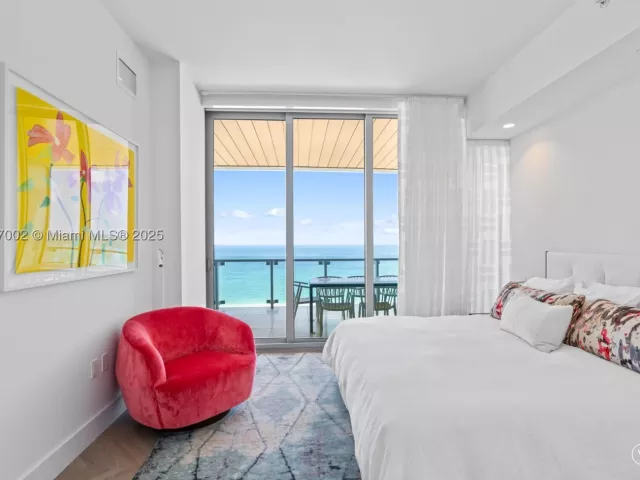 2-bedroom condo for sale in Miami Beach - 5775 Collins Ave 1602 - MondialRealty