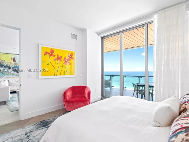 2-bedroom condo for sale in Miami Beach - 5775 Collins Ave 1602 - MondialRealty