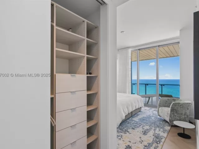 2-bedroom condo for sale in Miami Beach - 5775 Collins Ave 1602 - MondialRealty