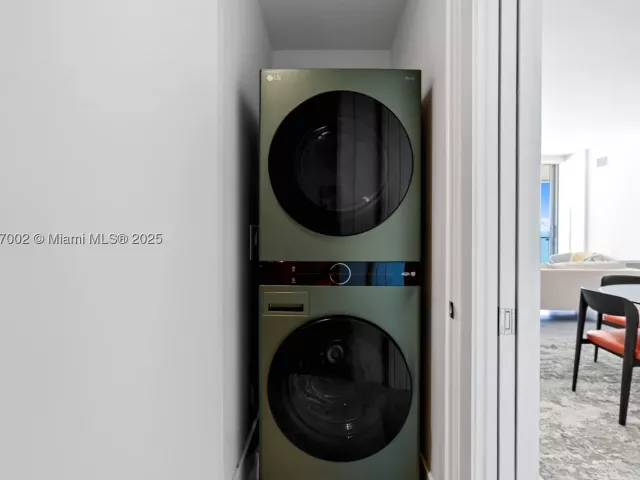 2-bedroom condo for sale in Miami Beach - 5775 Collins Ave 1602 - MondialRealty
