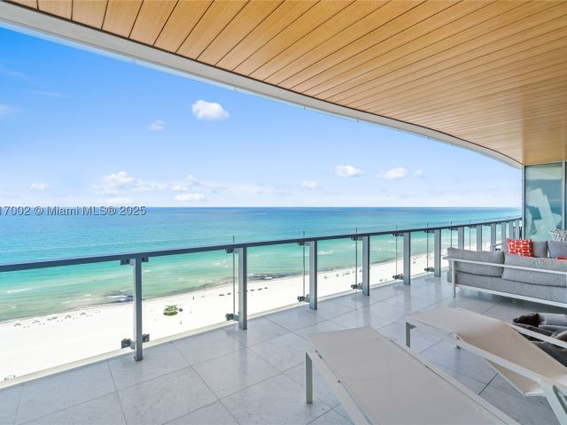 2-bedroom condo for sale in Miami Beach - 5775 Collins Ave 1602 - MondialRealty