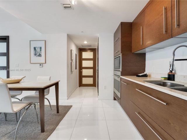 Apartment for sale  Unit #1801 - photo 6171728