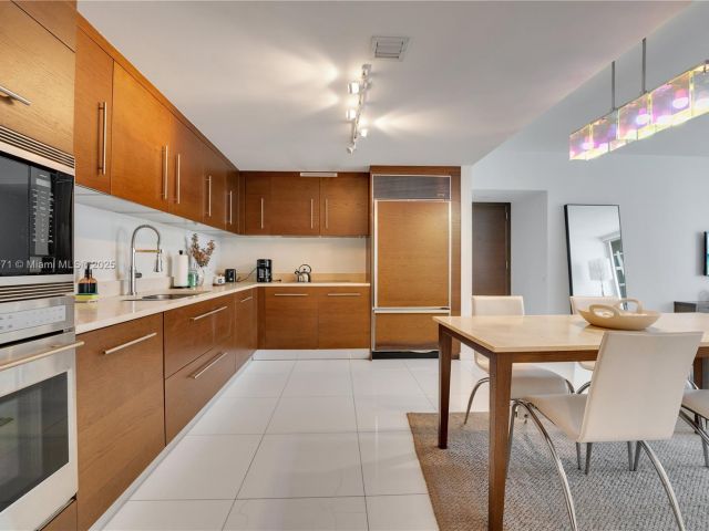 Apartment for sale  Unit #1801 - photo 6171729