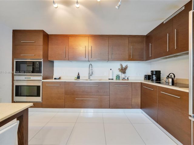 Apartment for sale  Unit #1801 - photo 6171730