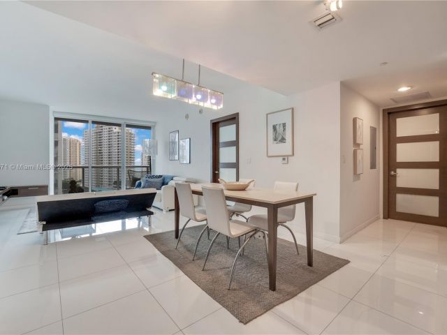 Apartment for sale  Unit #1801 - photo 6171733