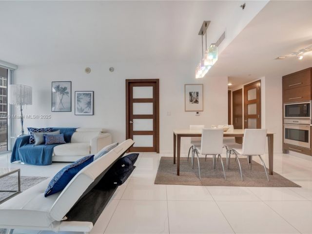 Apartment for sale  Unit #1801 - photo 6171734