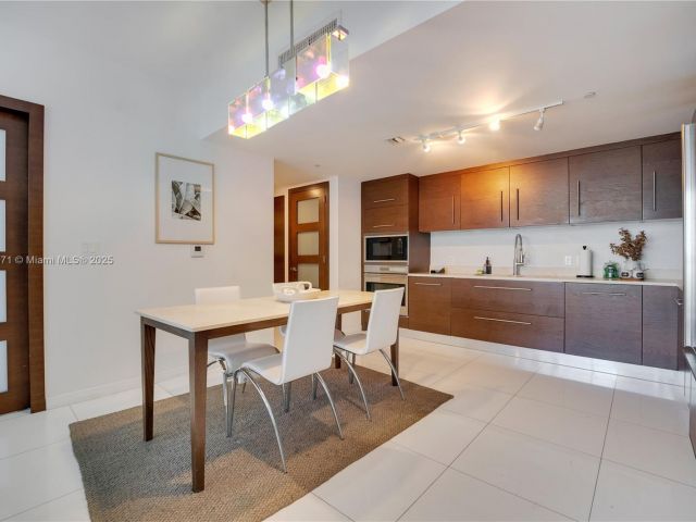 Apartment for sale  Unit #1801 - photo 6171738