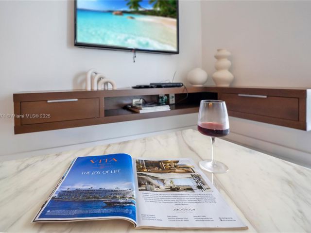 Apartment for sale  Unit #1801 - photo 6171739