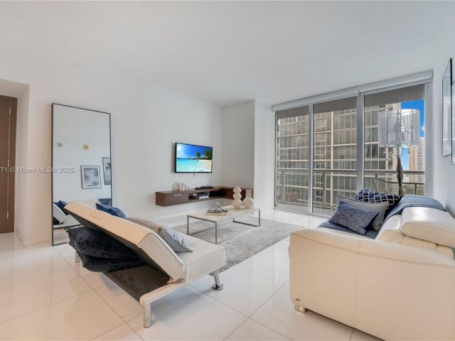 Apartment for sale  Unit #1801 - photo 6171740