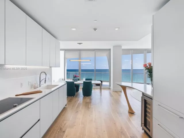 Apartment for sale  Unit #902 - photo 6132282