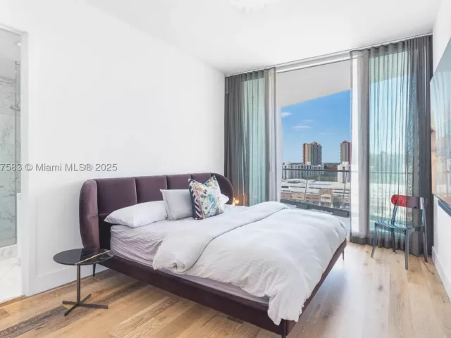 2-bedroom condo for sale in Sunny Isles Beach - 16901 Collins Ave 902 - MondialRealty