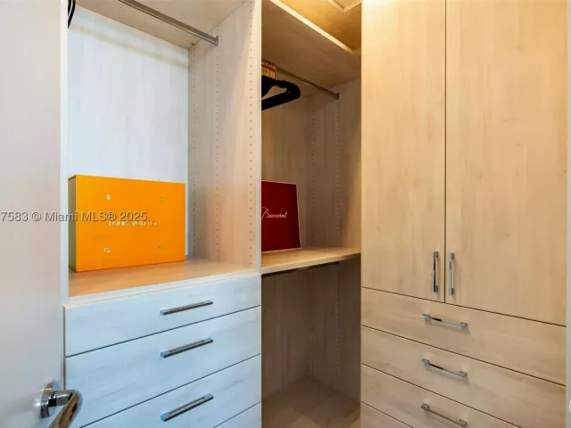 2-bedroom condo for sale in Sunny Isles Beach - 16901 Collins Ave 902 - MondialRealty