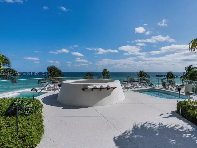 2-bedroom condo for sale in Sunny Isles Beach - 16901 Collins Ave 902 - MondialRealty