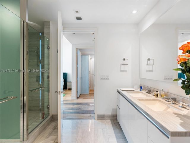 2-bedroom condo for sale in Sunny Isles Beach - 16901 Collins Ave 902 - MondialRealty