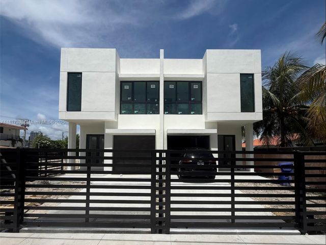 Home for sale at 2732 SW 31st Ave - photo 6148102