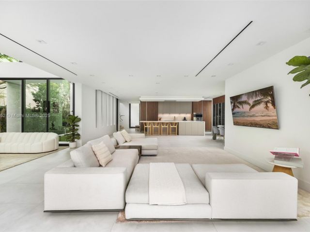 Home for sale at 5630 Pine Tree Dr - photo 6138363