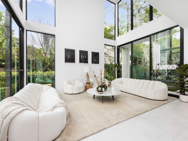 Home for sale at 5630 Pine Tree Dr - photo 6138367