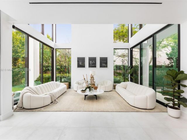 Home for sale at 5630 Pine Tree Dr - photo 6138368