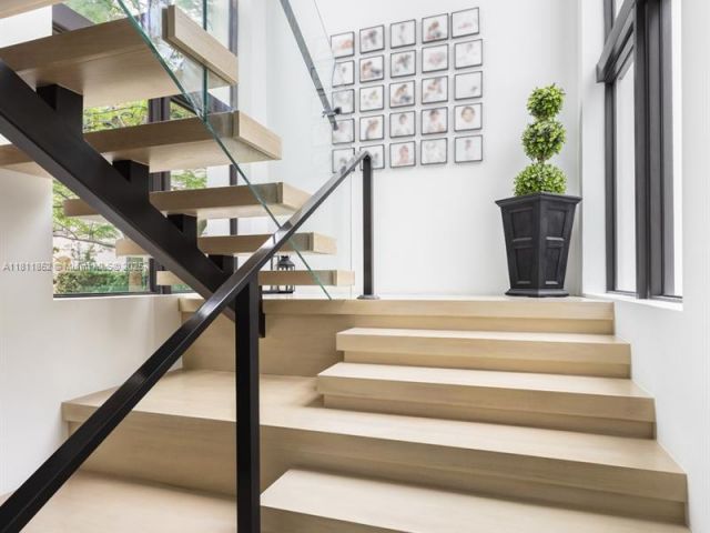 Home for sale at 5630 Pine Tree Dr - photo 6138370