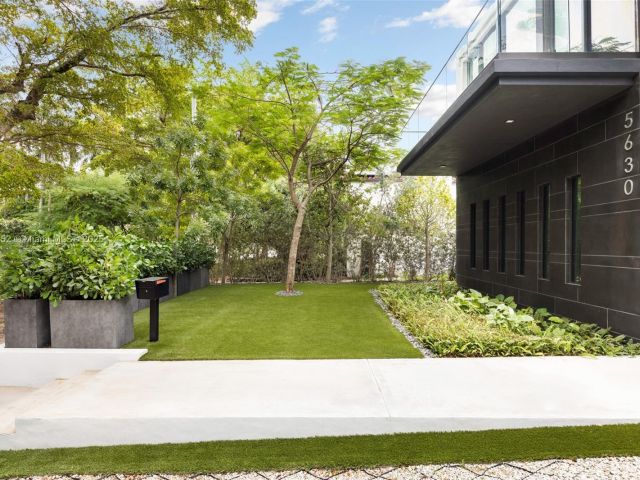 Home for sale at 5630 Pine Tree Dr - photo 6138375