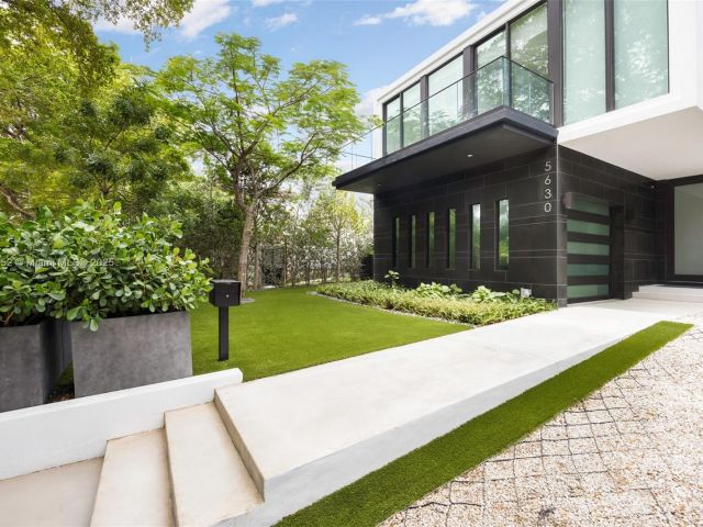 Home for sale at 5630 Pine Tree Dr - photo 6138376