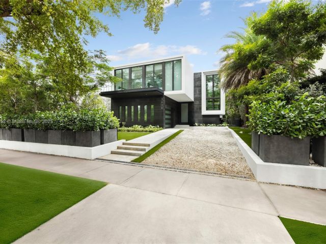 Home for sale at 5630 Pine Tree Dr - photo 6138377