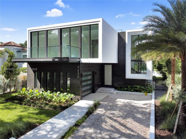 Home for sale at 5630 Pine Tree Dr - photo 6138378