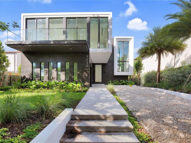 Home for sale at 5630 Pine Tree Dr - photo 6138379