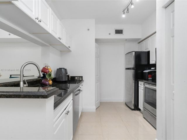 Apartment for sale  Unit #3104 - photo 6141255