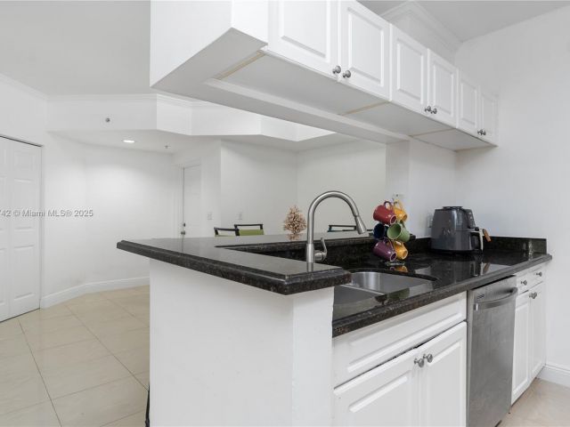 Apartment for sale  Unit #3104 - photo 6141256