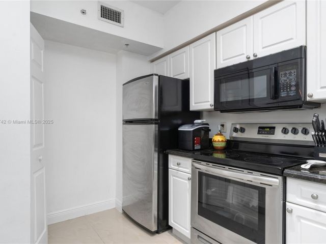 Apartment for sale  Unit #3104 - photo 6141257