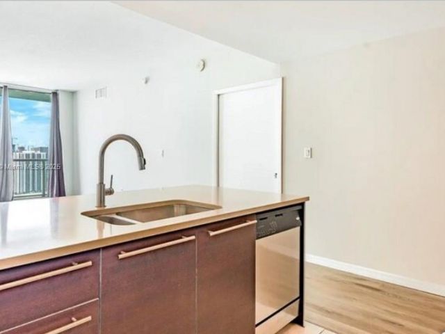 Apartment for sale  Unit #3909 - photo 7447963