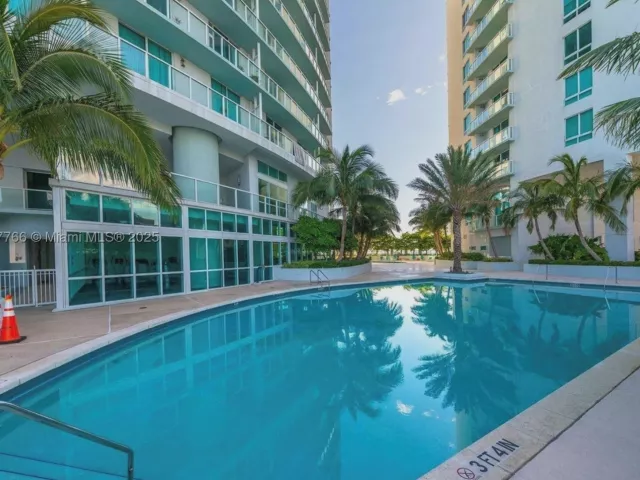 1-bedroom condo for sale in Miami - 1900 N Bayshore Dr 3909 - MondialRealty
