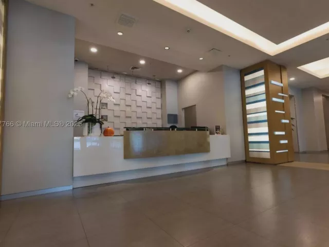 1-bedroom condo for sale in Miami - 1900 N Bayshore Dr 3909 - MondialRealty
