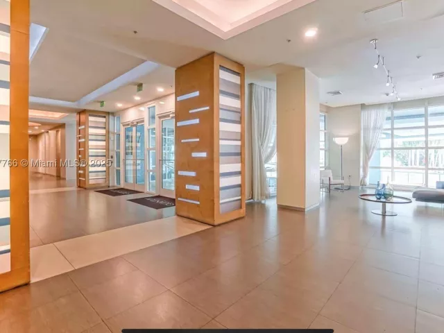 1-bedroom condo for sale in Miami - 1900 N Bayshore Dr 3909 - MondialRealty