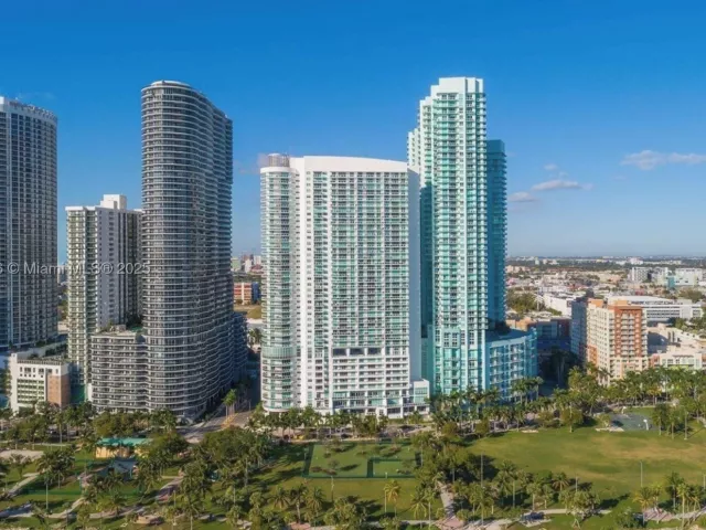 1-bedroom condo for sale in Miami - 1900 N Bayshore Dr 3909 - MondialRealty