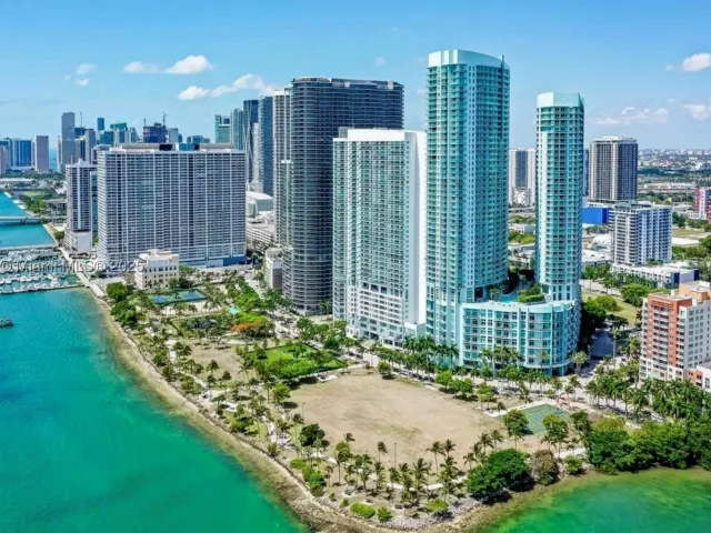 1-bedroom condo for sale in Miami - 1900 N Bayshore Dr 3909 - MondialRealty