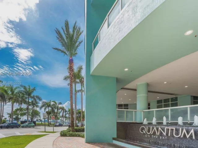 1-bedroom condo for sale in Miami - 1900 N Bayshore Dr 3909 - MondialRealty